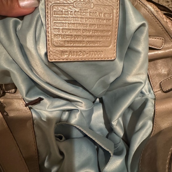 Beautiful coach purse - Picture 4 of 4